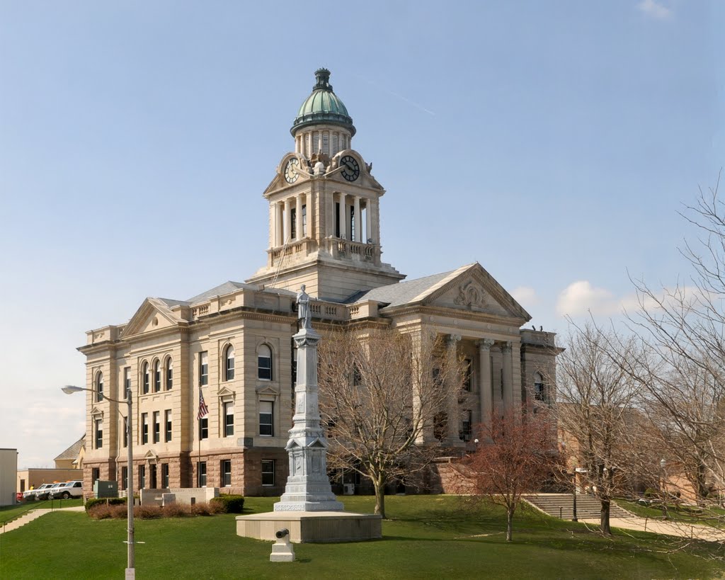 Winneshiek Co. Courthouse (1903) - Decorah, Iowa 4-2011