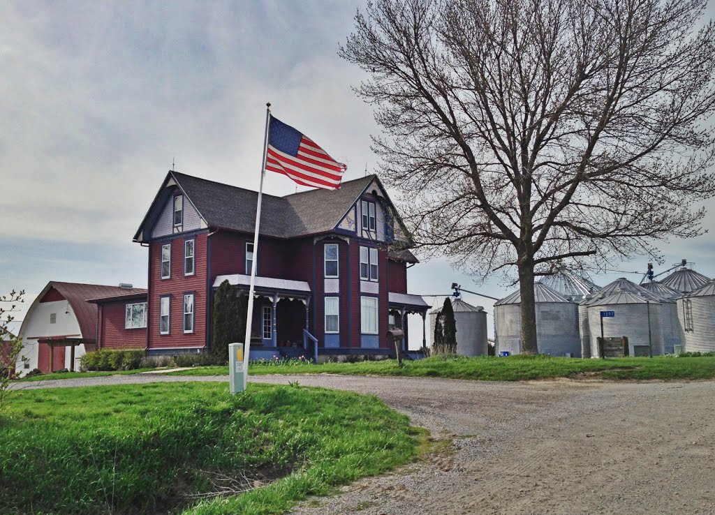 Victorian Farmhouse, Barn & Group of Bins