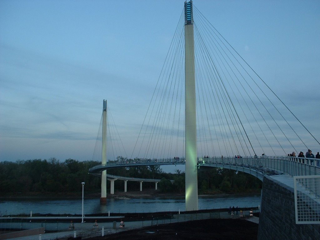 PPedestrian Bridge Over Missouri River