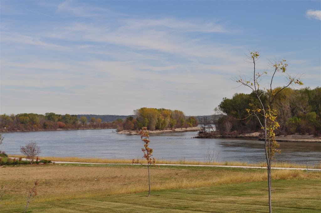 looking up the Missouri River, from near ramp to pedestrian bridge, Omaha, NE