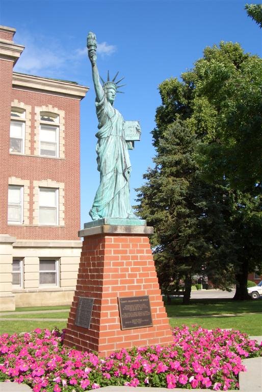 statue of liberty replica, Leon, IA