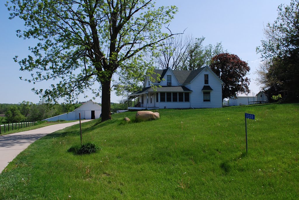 Mid-America: Classic Iowa Farmhouse
