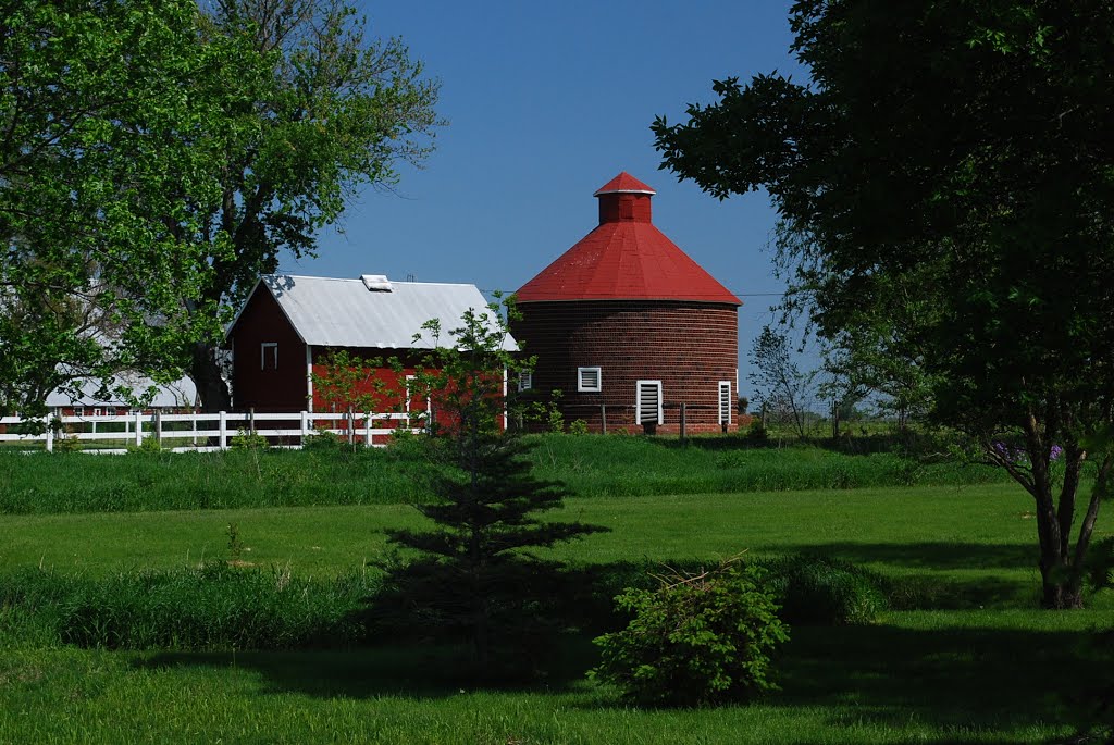 Fancy Iowa Corn Crib