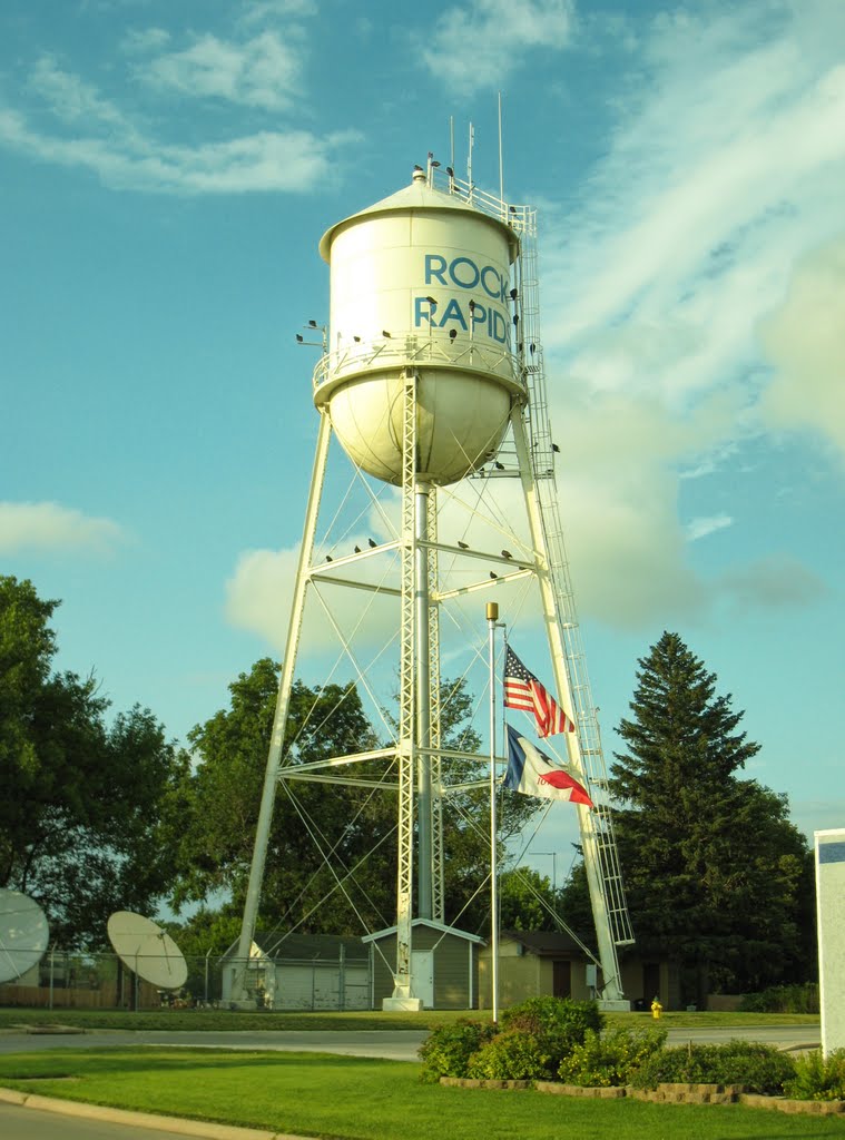 Rock Rapids, Iowa, water tower with vultures