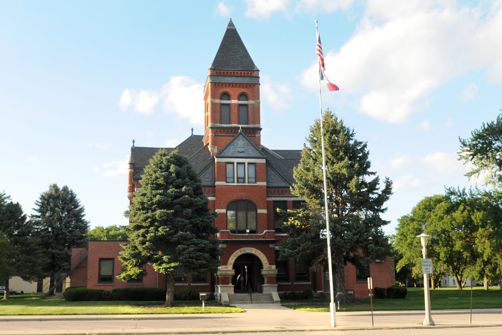 Monona Co. Courthouse (1892) Onawa IA 7-2014
