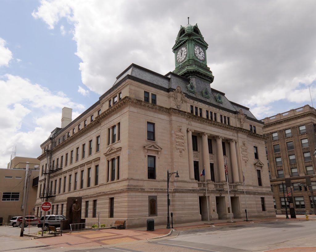 Webster Co. Courthouse (1902) Ft. Dodge, IA 6-2012