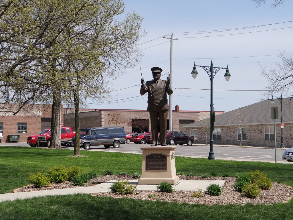 Karl L King statue in Fort Dodge IA