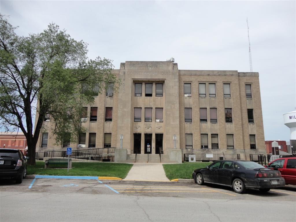 Sullivan County Court House, Milan, MO