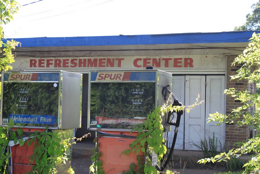 Old Abandoned Gas Station - Price $1.40 per Gallon