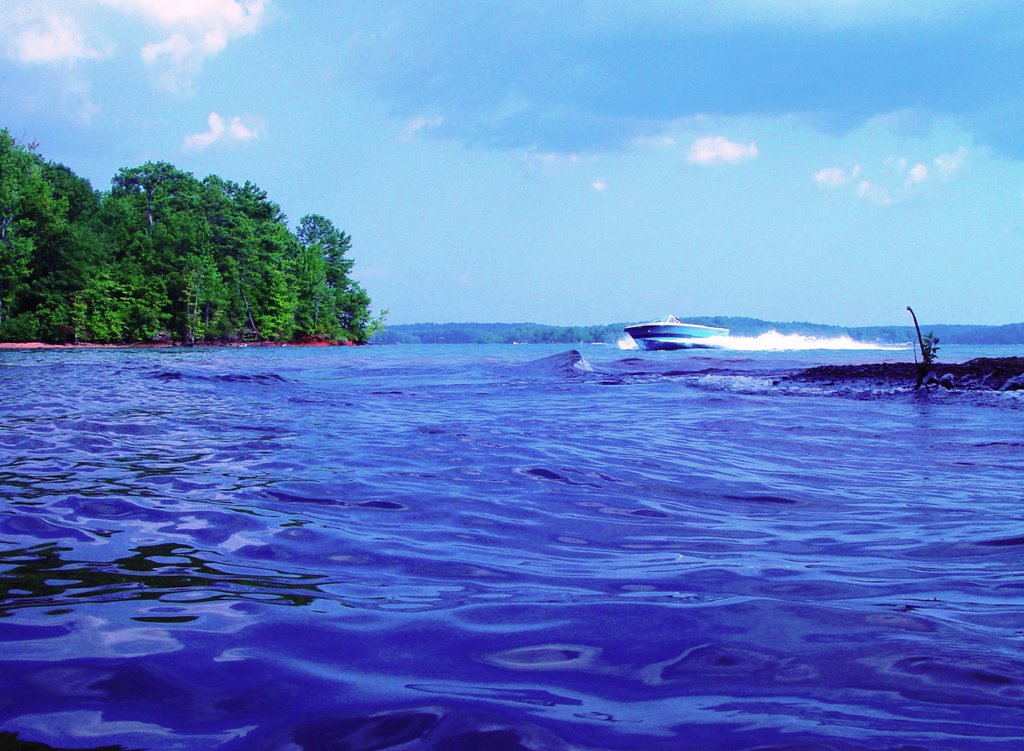 Lances speedboat, Lake Martin Alabama (8-2006)