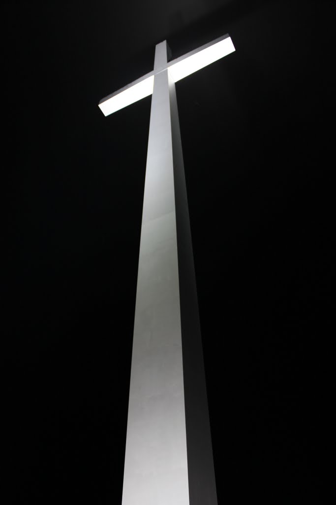 125ft Tall Cross at Gardendale First Baptist Church next to I-65