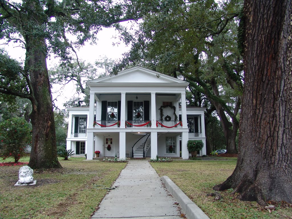 1833 Oakleigh house, raised greek revival, built by wealthy cotton broker, Mobile (12-26-2011)