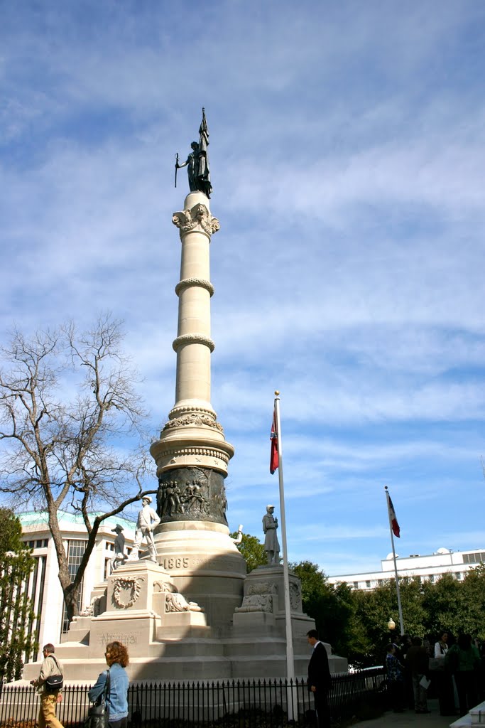 Monument honoring Civil War Beside Alabama State Capitol
