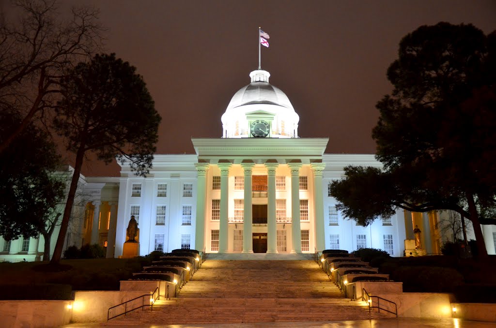 Alabama State Capitol (night)
