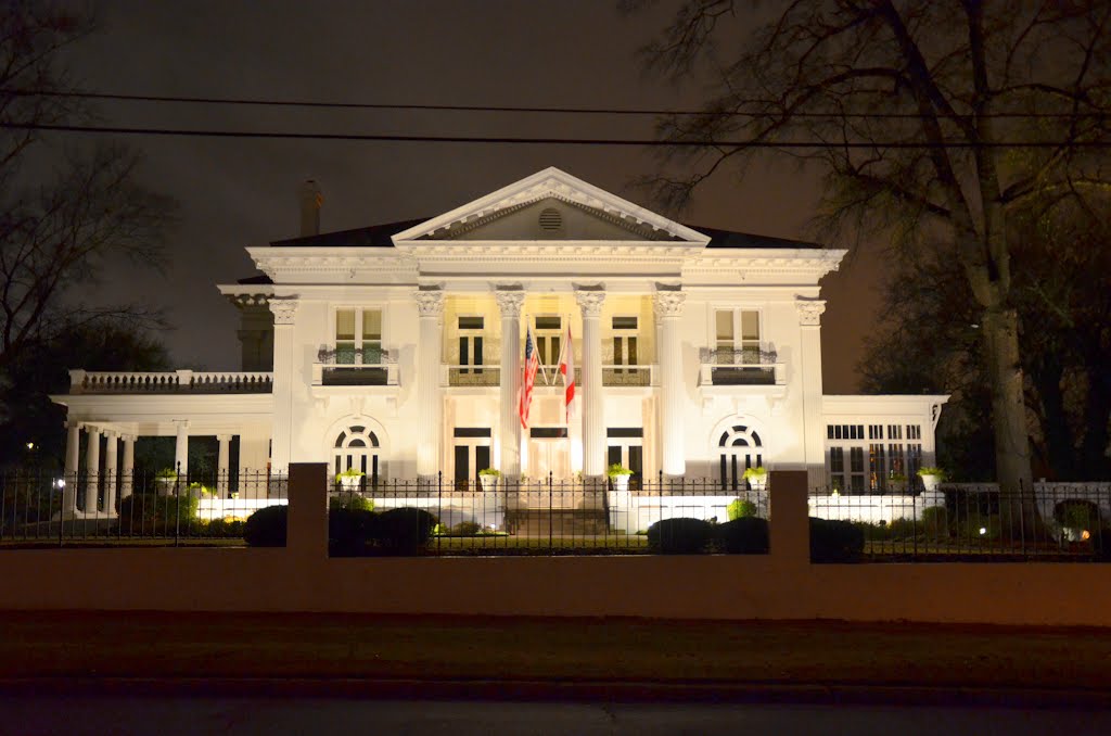 Alabama Governors Mansion (night)