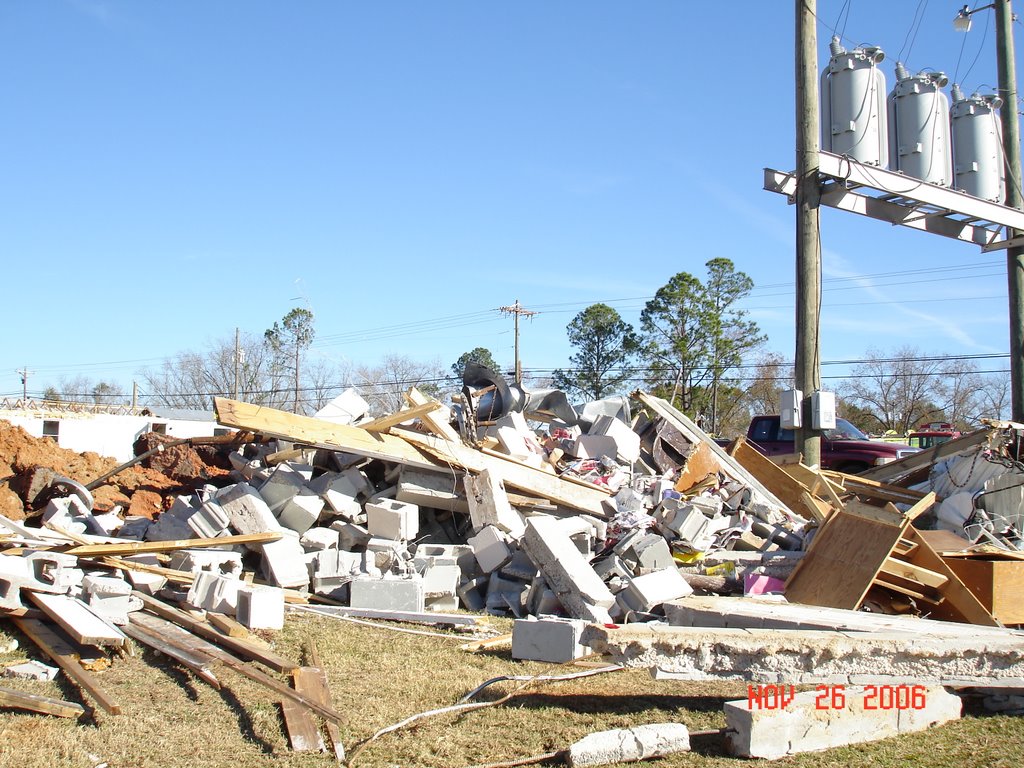 TORNADO DAMAGE IN SOUTHERN ALABAMA #1