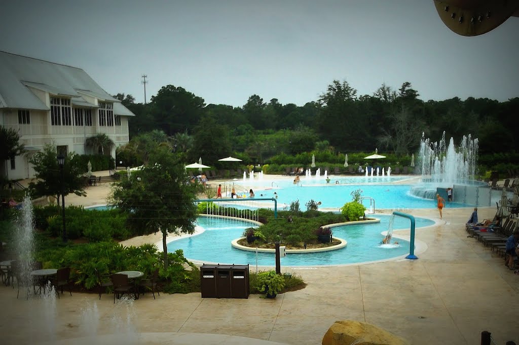 the pool at The Colony at The Grand
