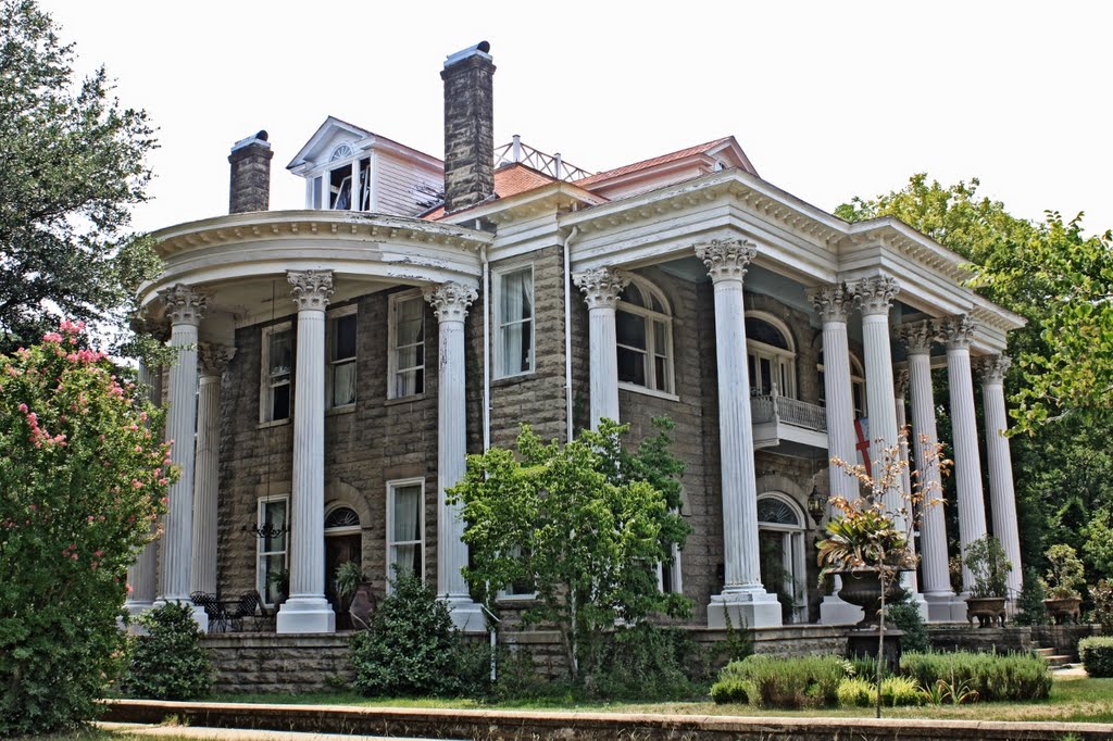 The Brownstone Manor - Built 1898
