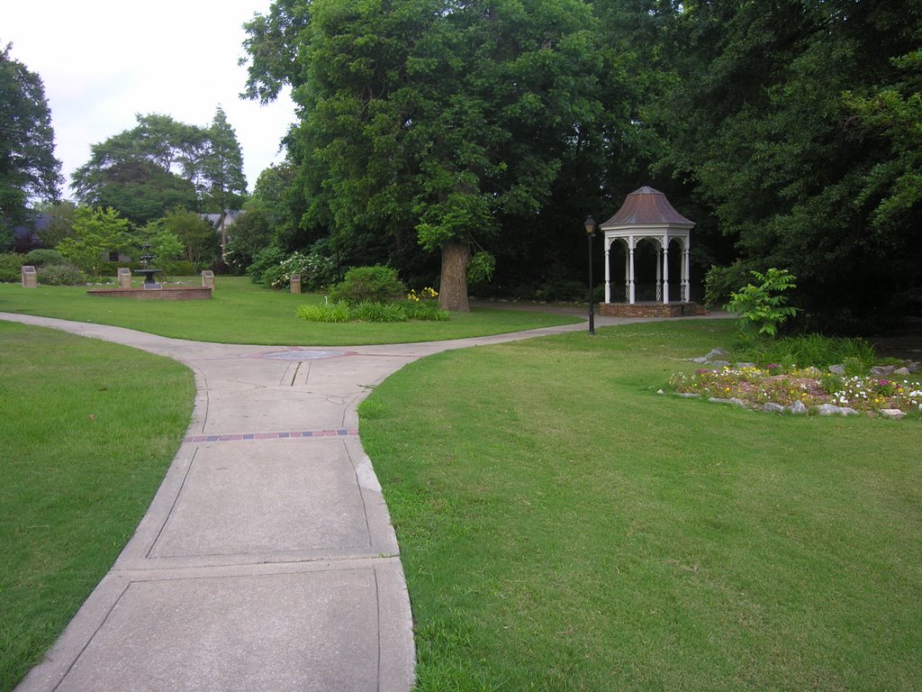 Columbus memorial Garden along the River Walk