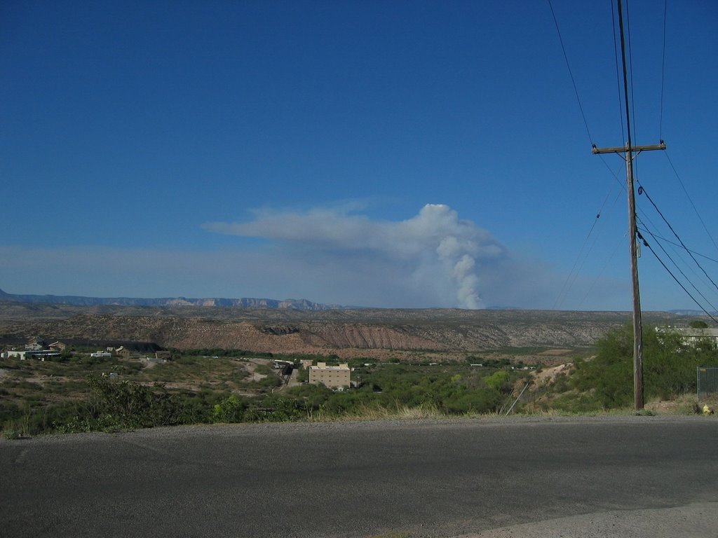 Brins Fire near Sedona, view from Clarkdale