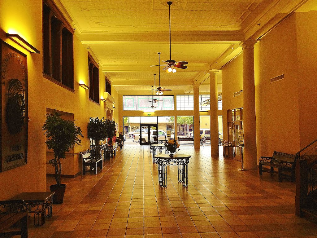Inside County Bulding in Douglas, AZ. BEAUTIFUL! Interior del edificio del condado en Douglas, AZ. EXCELENTE!