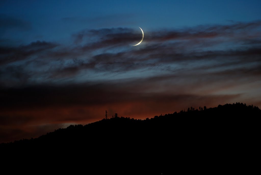 Crescent over Mt. Francis