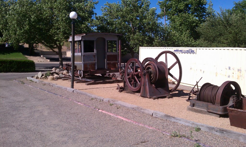 Old mining equipment at the sharlot museum.