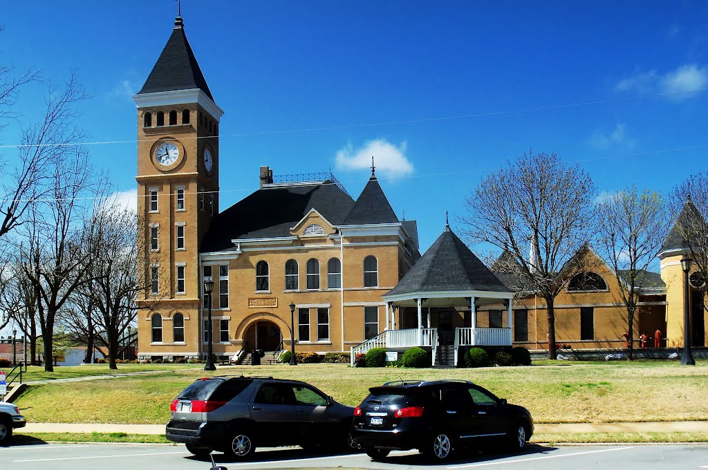 Saline County Courthouse