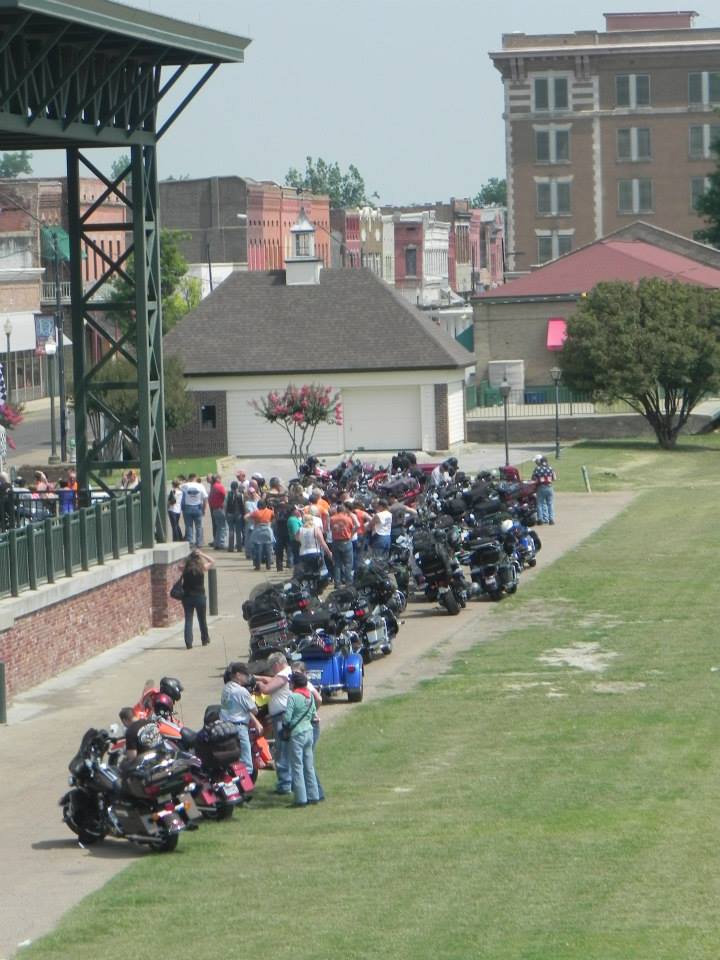 Roadkill Grill & 300 hungry bikers heading to LA