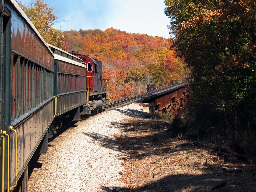 Arkansas & Missouri Fall Foliage Train Ride from Van Buren to Springdale