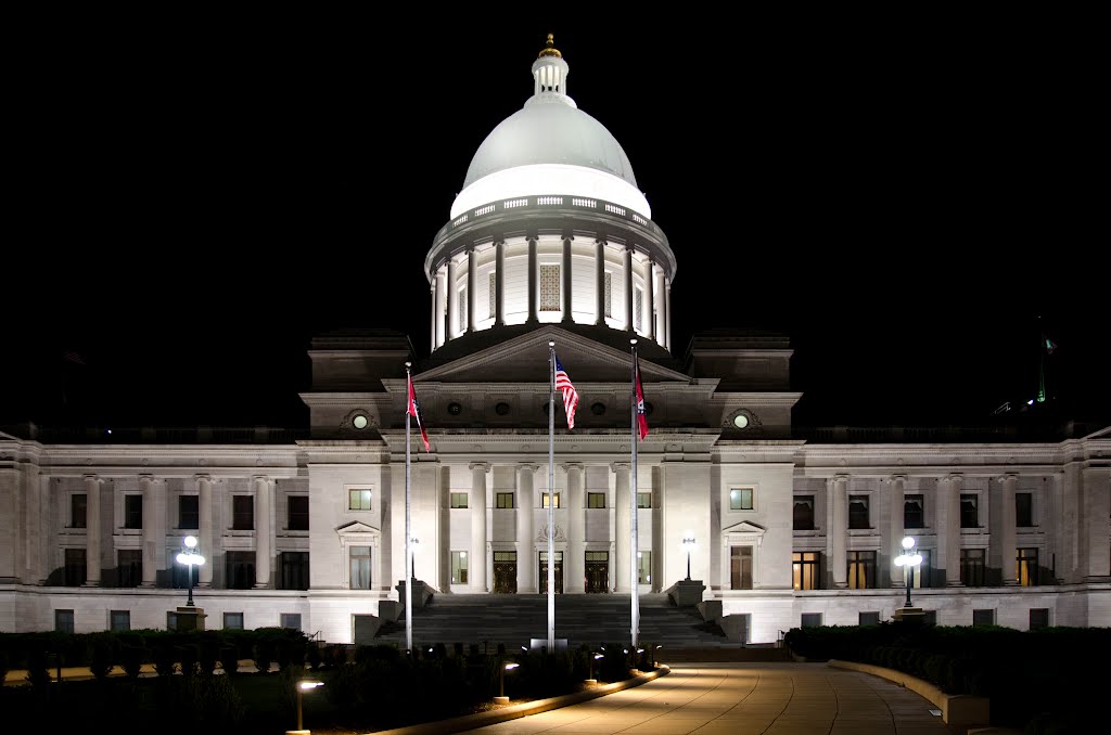 Arkansas State Capitol (night)