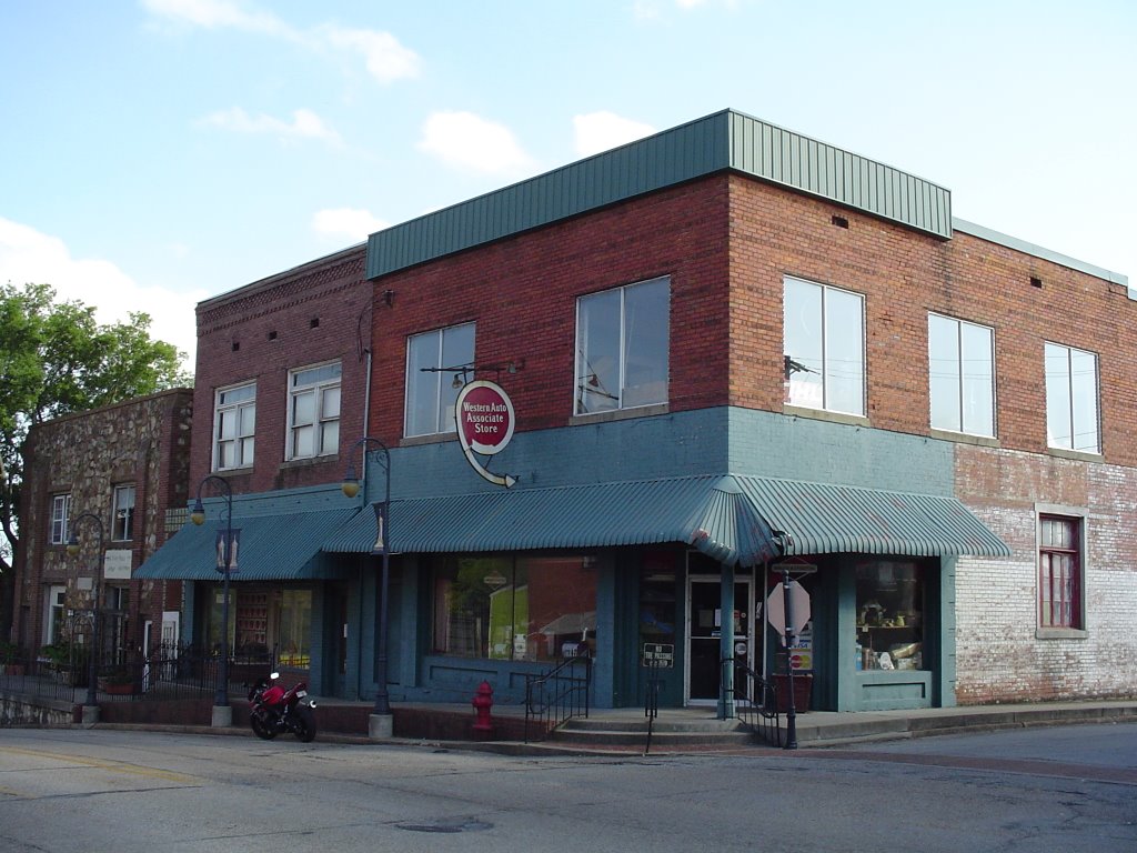 Pocahontas Western Auto