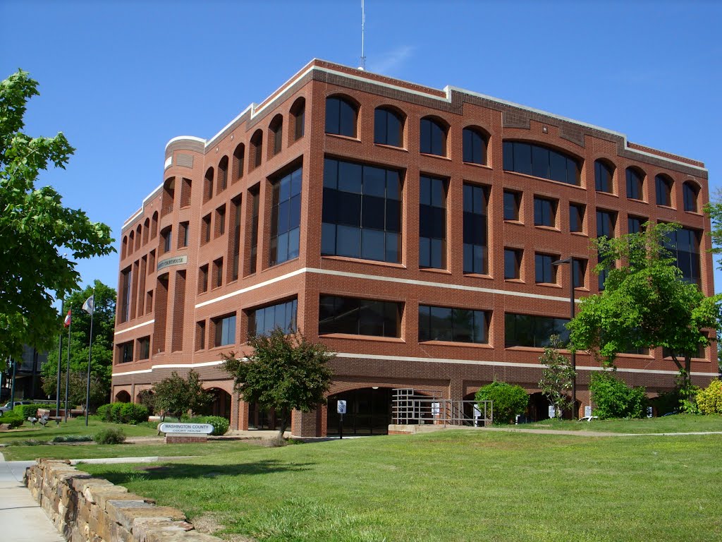 Washington County Courthouse in Fayetteville, AR