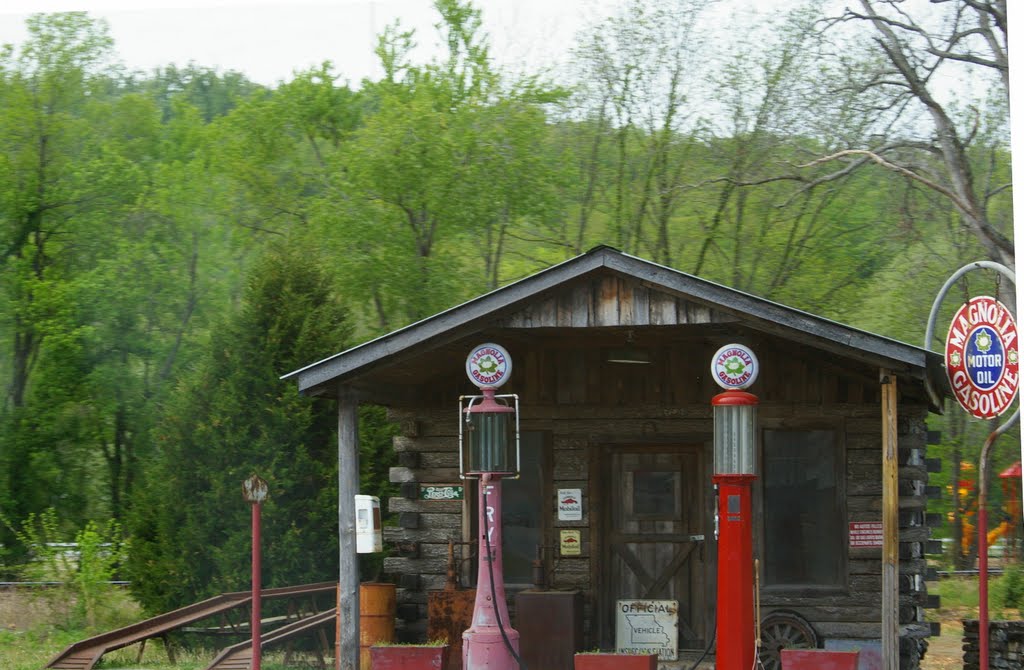 2010, Hardy, Ar, USA - old gas pumps