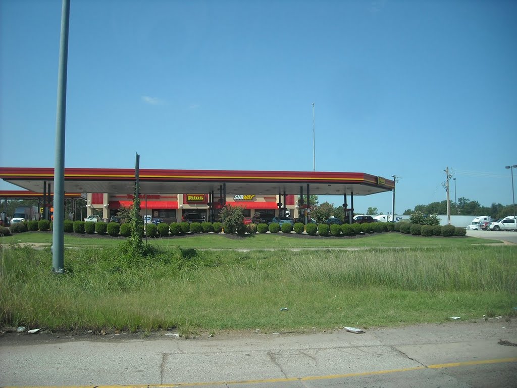 Gas station at Arkansas freeway