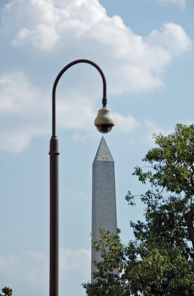 USA - Washington D.C. - an alien examines the Washington Monument obelisk...