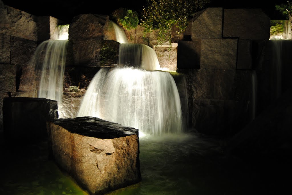 FD Roosevelt Memorial at night - Washington DC - USA