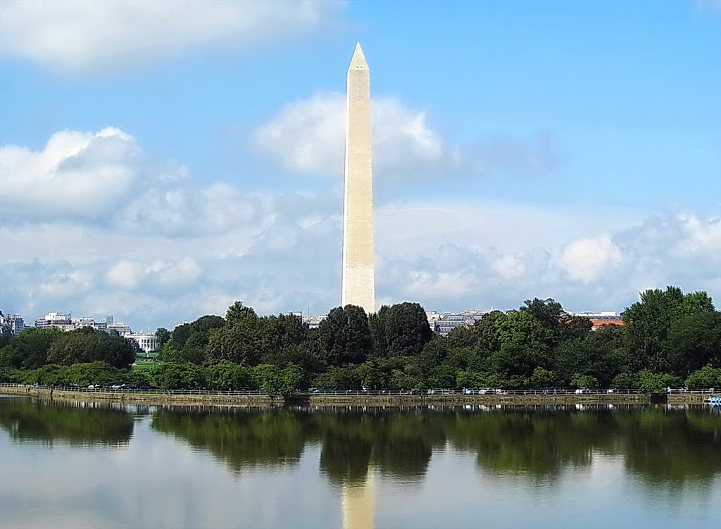 Washington Memorial, view from Potomac River - ngockitty