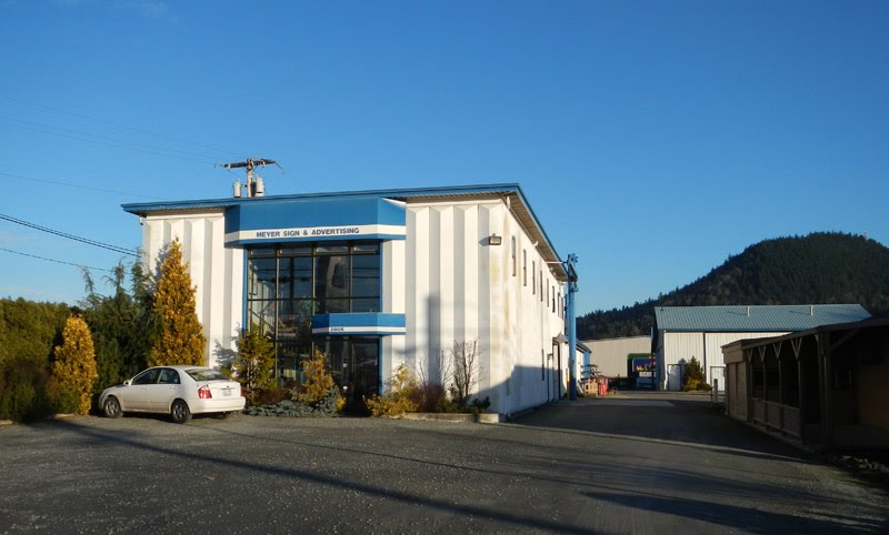 Meyer Sign & Advertising - former Standard Oil Pavilion (1962) - Mt. Vernon, WA