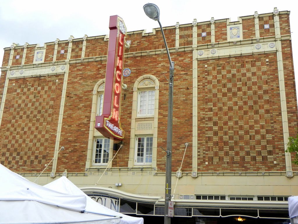 Lincoln Theatre 712 S 1st St, Mt Vernon, WA
