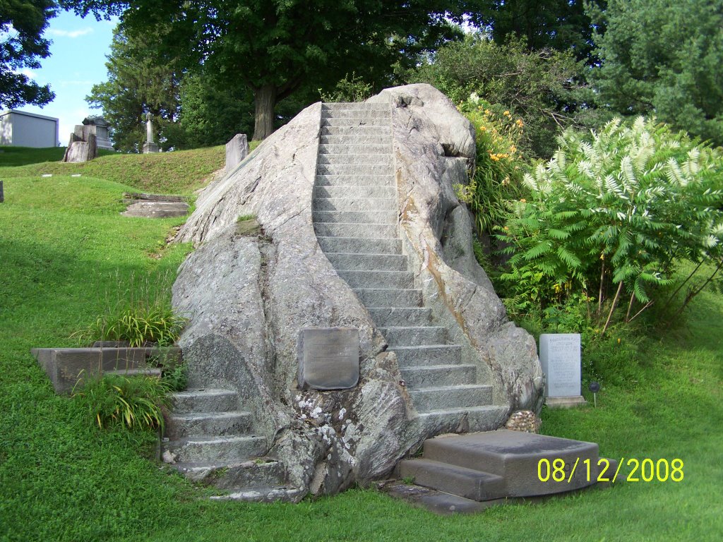 Art in Green Mount Cemetary  3