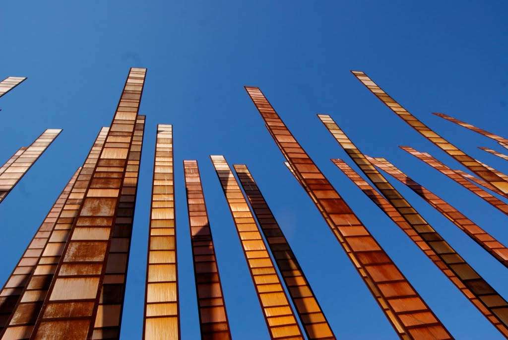 Unusual wall - Metal Strips near the Space Needle