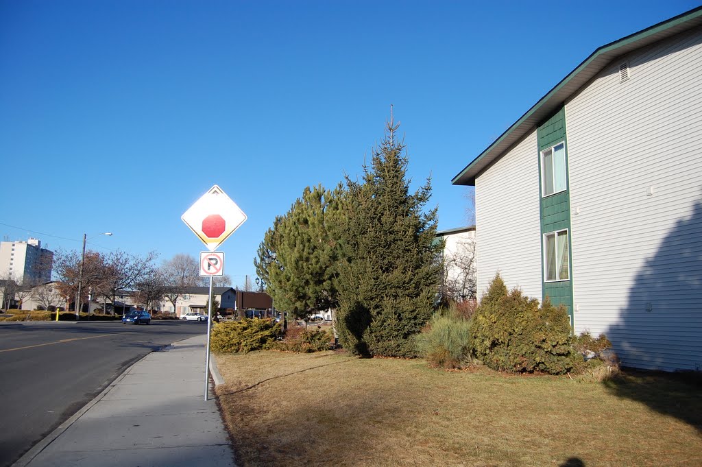 Lyon Crest Apartments by Chris Yoder