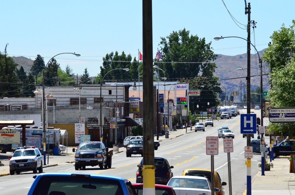 Down town Tonasket looking southerly.  My son went to grade school there 30ish years ago.  It has changed, but the Red Apple motel is still there.