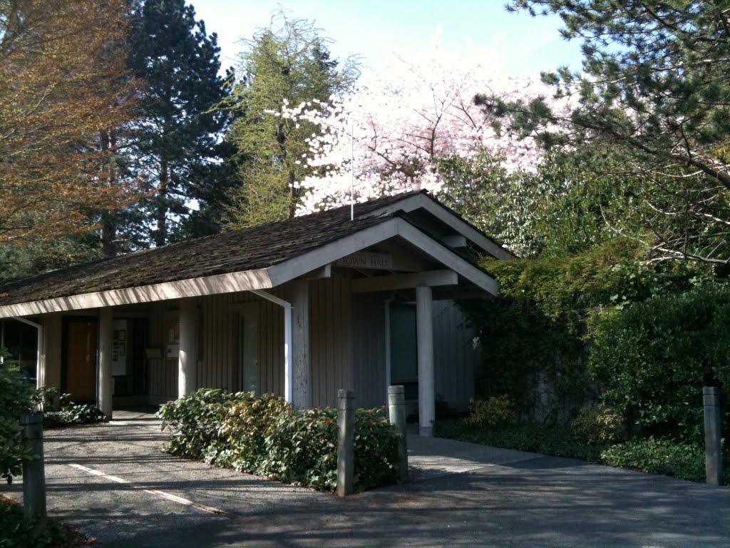 Hunts Point Town Hall