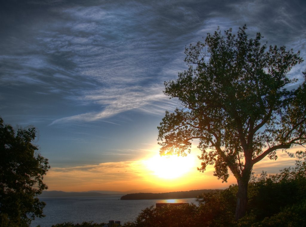 A Burlington sunset over Lake Champlain from Battery Park (HDR)
