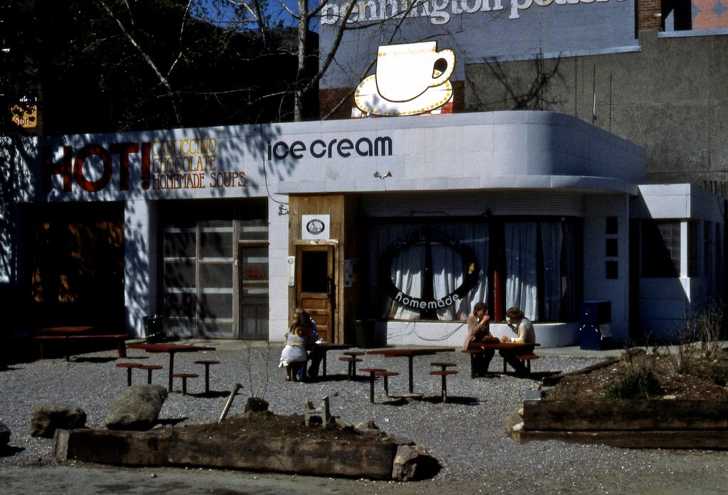 Original Ben & Jerry shop in Deco gas station, circa 1982
