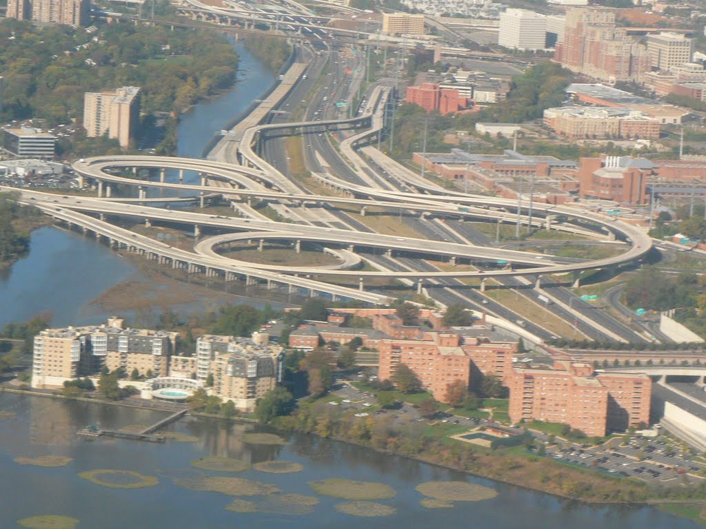 Intersecting highways (by Woodrow Wilson Bridge, Washington, D.C.)