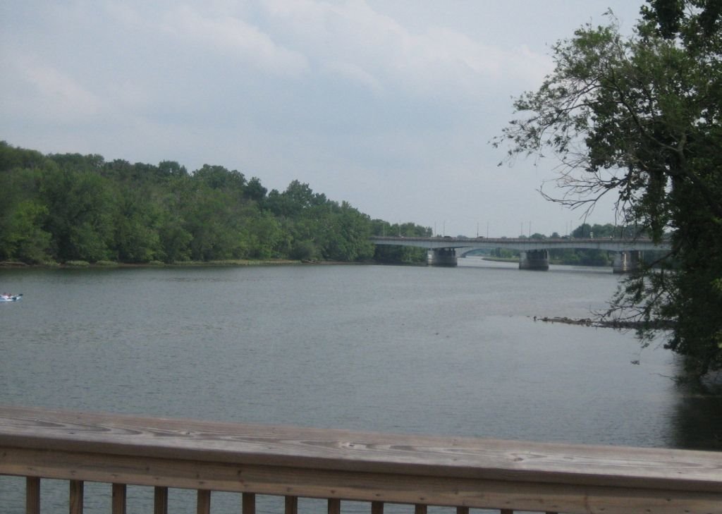 Roosevelt Island Pedestrian Bridge, View Downriver