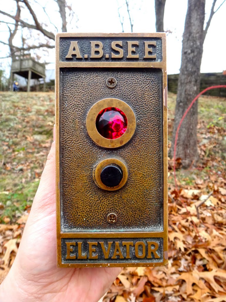 Historic Outdoor Elevator (AB SEE) in Roanoke